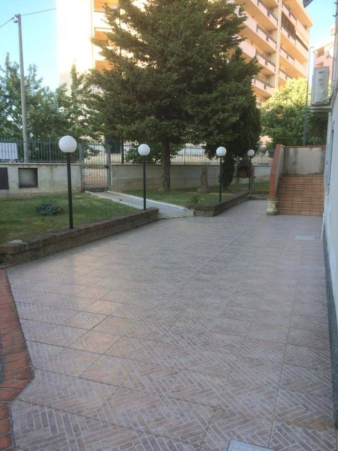 Alojamiento y desayuno para 4 personas, con vistas y jardín - 1