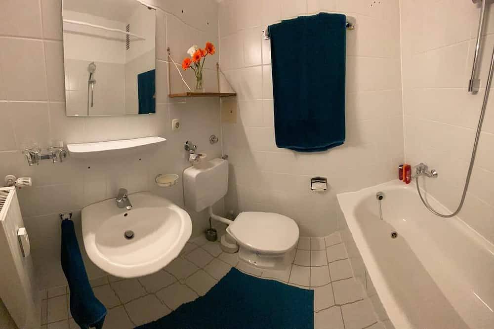 Entire apartment, Munich Best Location - Top Floor Apartment - Great Views in Munich Isarvorstadt, Munich
