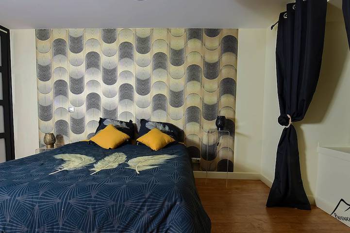 Location de vacances pour 14 personnes, avec jardin ainsi que terrasse et jacuzzi dans Neuvéglise-sur-Truyère - 2