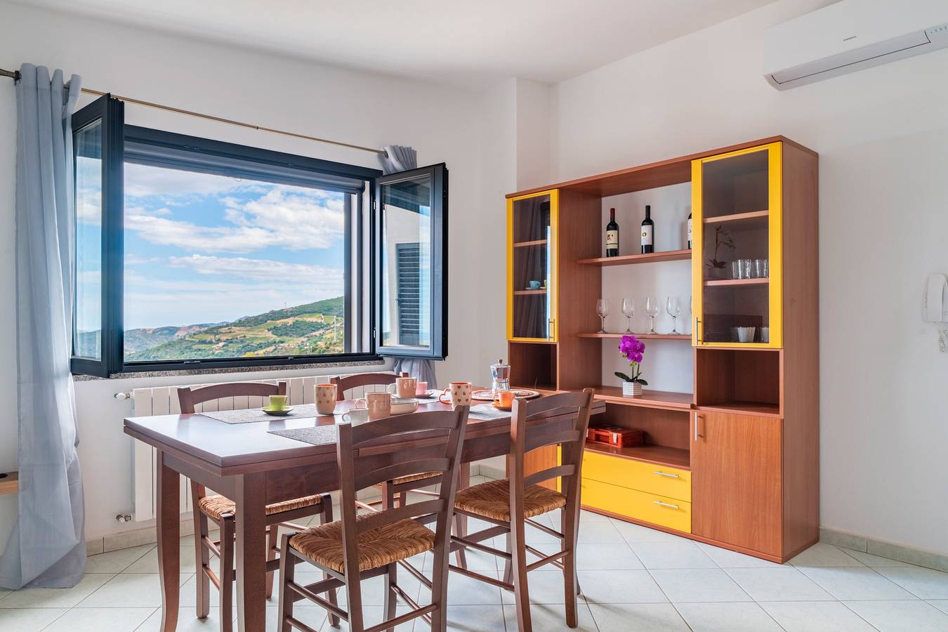 Casa Vacanze 'Cuccureddu 2' con Vista Mare, Wi-Fi e Aria Condizionata in Jerzu, Barbagia