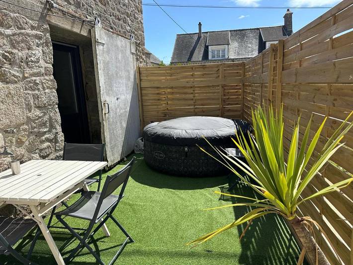 Appart’hôtel pour 4 personnes, avec jacuzzi et terrasse, animaux acceptés