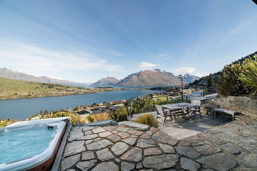 Goldleaf Hill - Fabulous Views mit Spa Pool in Queenstown, Otago