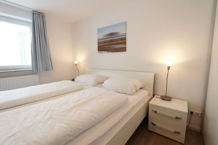 Ganze Wohnung, Helles freundliches Ferienappartement in idealer Lage für bis zu zwei Personen in Wenningstedt, Sylt