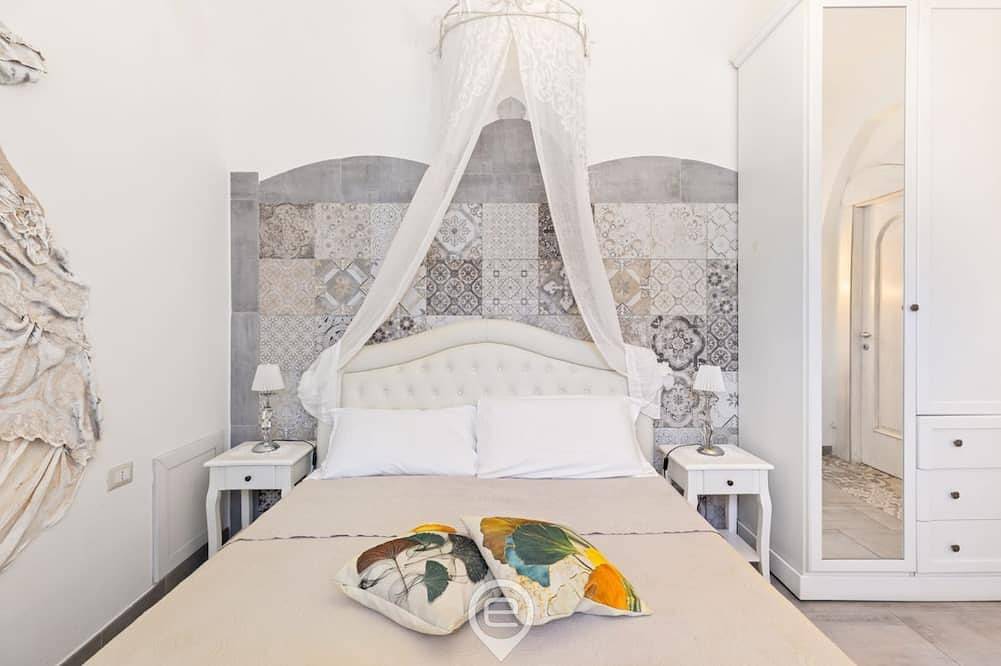 Domo Antico Borgo - White Room in Oristano, Campidano