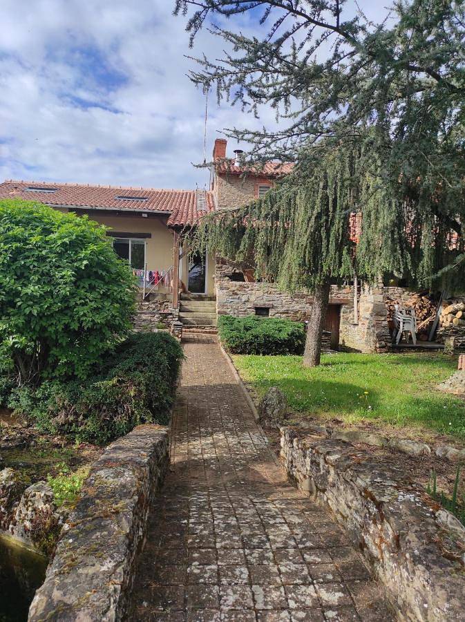 Gîte pour 6 personnes, avec terrasse, animaux acceptés à Valanjou