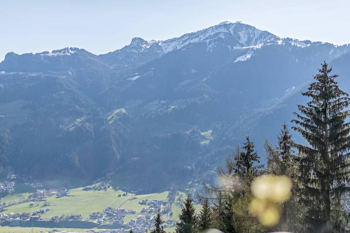 Ganze Wohnung, "Ferienwohnung Jakob" In der Nähe der Skigebiete Penken & Ahorn mit Bergblick in Tuxer Alpen, Schwendau
