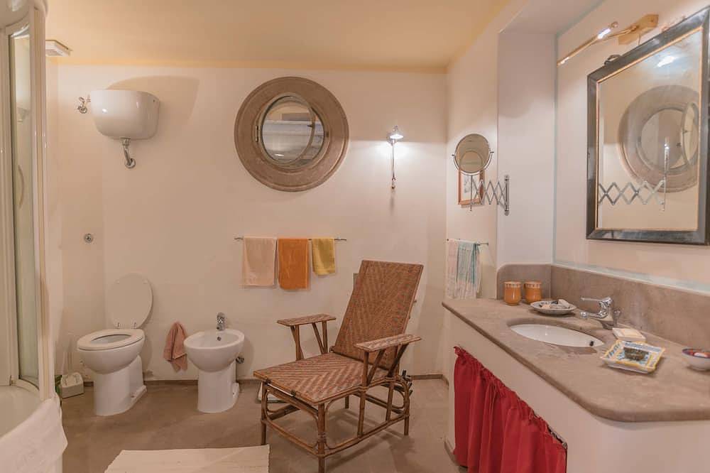 Entire apartment, Prestigious historic house with private garden, under the Lipari castle in Lipari