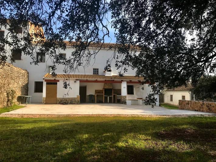 Casa rural para 14 personas, con jardín además de piscina y vistas, Se admiten mascotas en Villaverde de Guadalimar