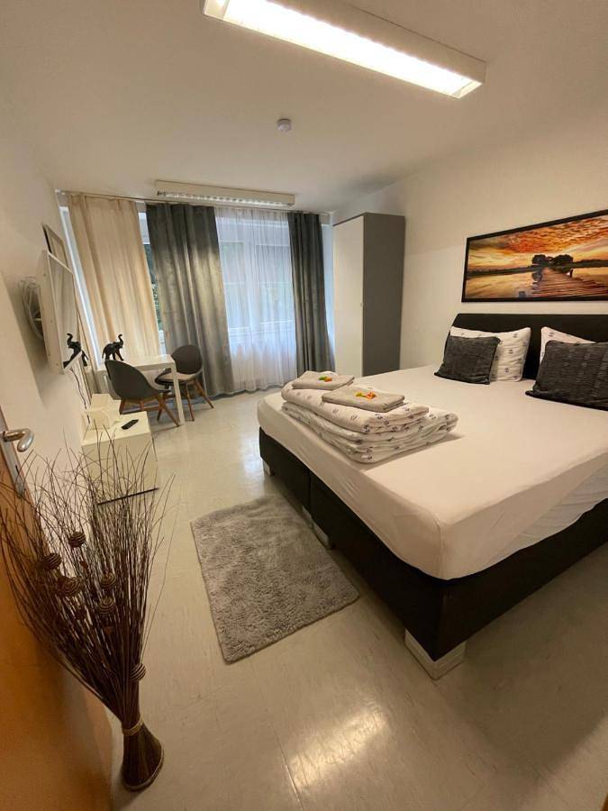 Ganze Wohnung, Ferienwohnung für 2 Personen mit Terrasse in Mainz, Rheinhessen