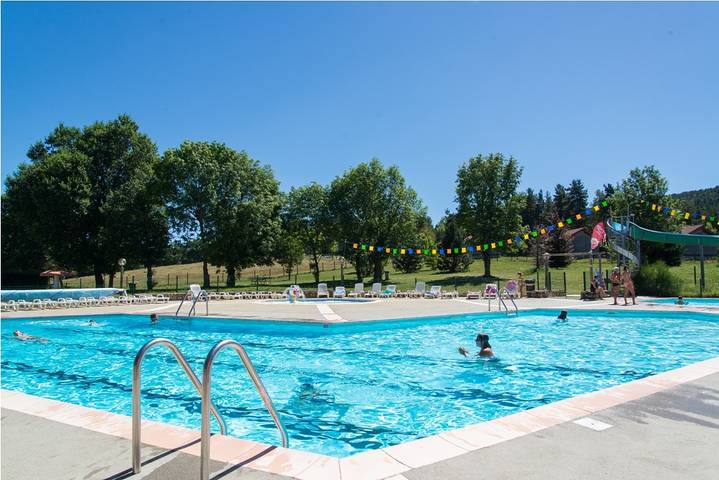 Logement 2/4 personnes - Village Vacances du Pigeonnier in Le Malzieu-Ville, Mende und Umgebung