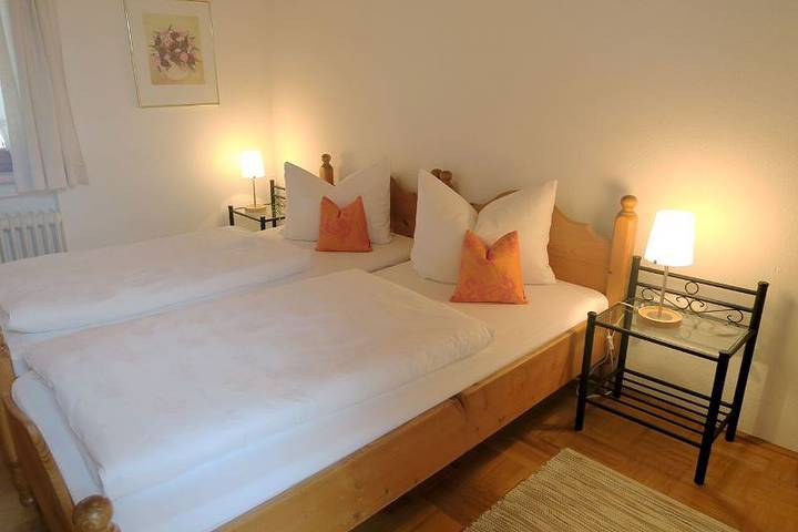 Ganze Ferienwohnung, Ferienwohnung Winkler Tirolerhof - Ferienwohnung mit 2 sep. Schlafzimmern, Balkon, 63qm in Prien, Prien am Chiemsee
