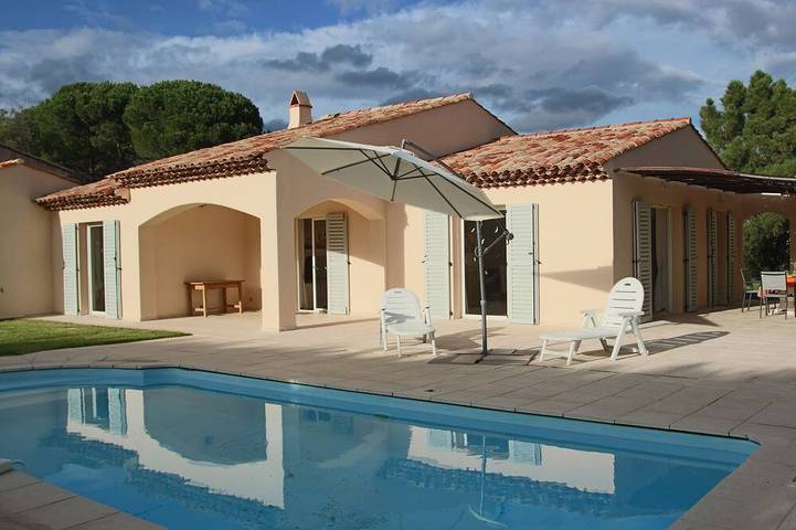 Villa voor 7 personen, with balkon and whirlpool as well as tuin in Le Plan-de-la-Tour