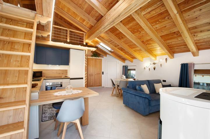 Entire apartment, Holiday Apartment "Cucu - 3" with Mountain View, Shared Terrace and Barbecue in Lillianes, Comune di Lillianes