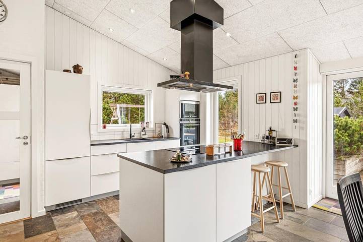 Luxusferienhaus mit Aktivitätsraum und Whirlpool in Henne, Filsø See