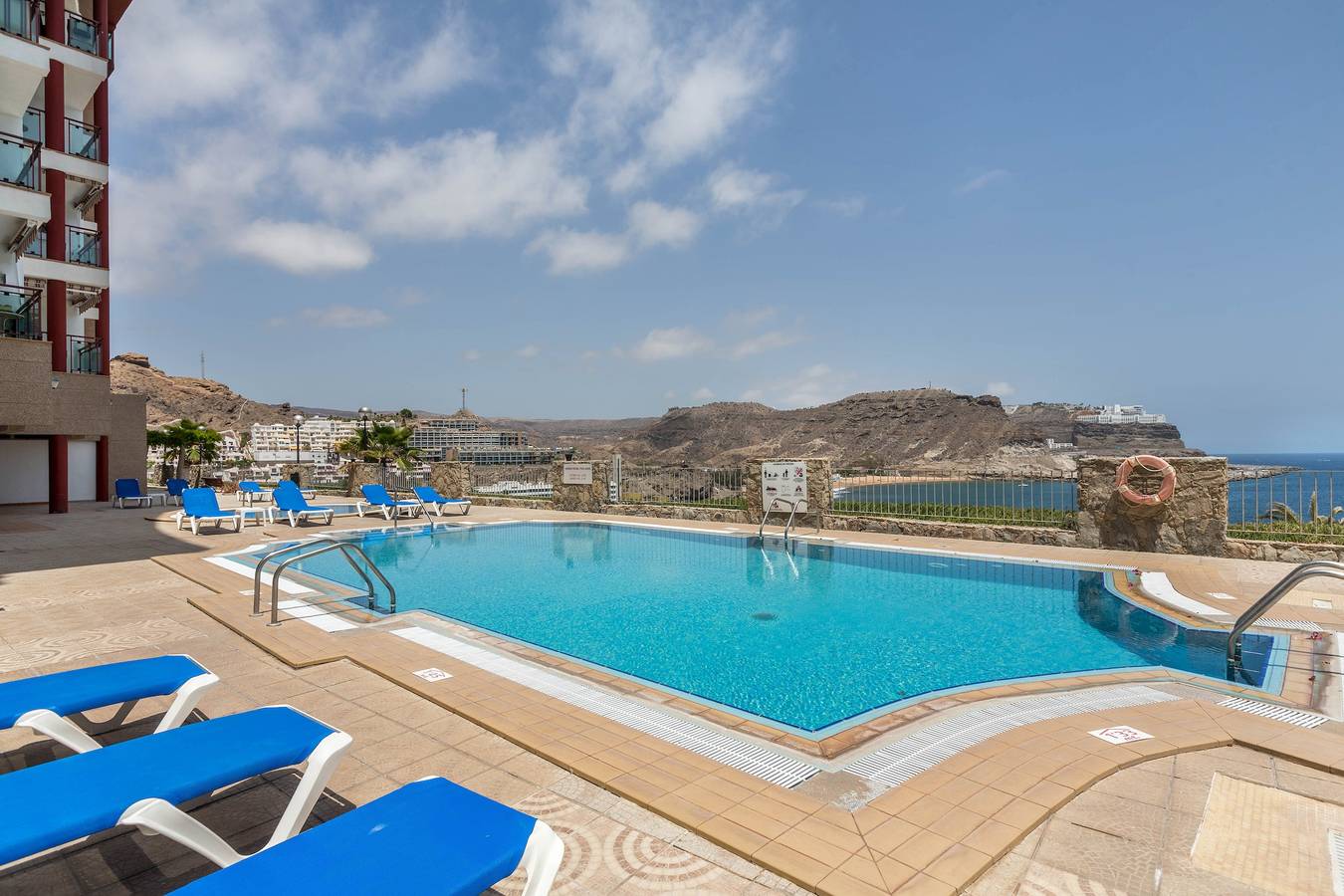 Apartamento inteiro, Alojamento de férias Su Eminência perto da praia com vista mar e piscina partilhada in Playa del Cura, Grã Canária (Sul)