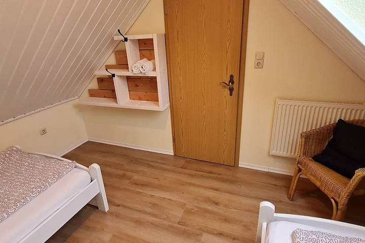 Ganze Wohnung, Gemütliche geräumige Ferienwohnung direkt am Königssee in Küstennähe in Zetel, Südliche Nordseeküste