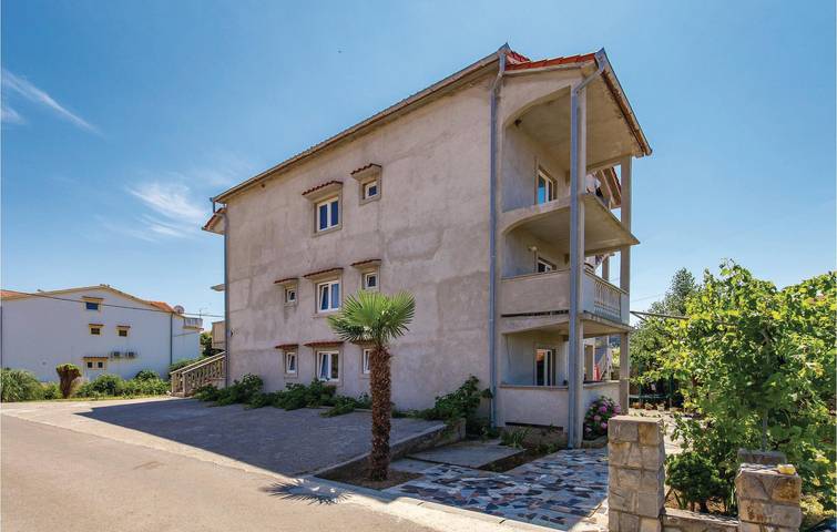 Ganze Ferienwohnung, Gemütliche 1-Zimmer-Wohnung in der Nähe des Strandes Mala Rajska mit Terrasse und Parkplatz in Lopar, Rab