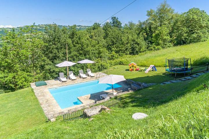 Gîte pour 3 personnes, avec piscine à Monastero Bormida