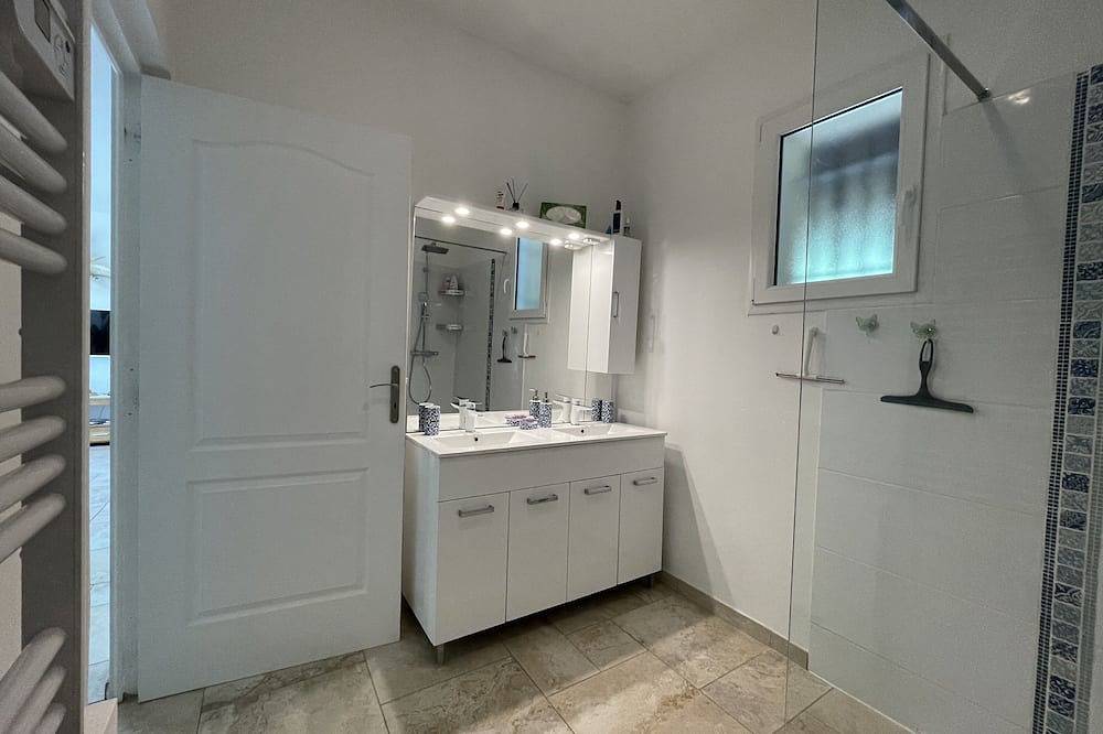 Entire apartment, Les Gites des Mazes Ardèche in Vallon-Pont-d'Arc, Ardèche