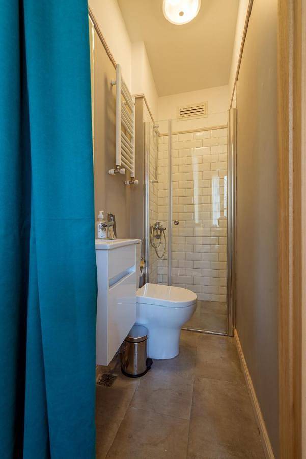 Triple Room with Balcony in Şişli, Estambul