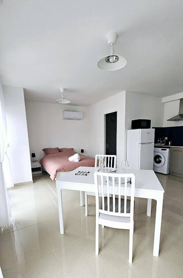 Appartement entier, One-Bedroom Apartment in Champlan, Essonne