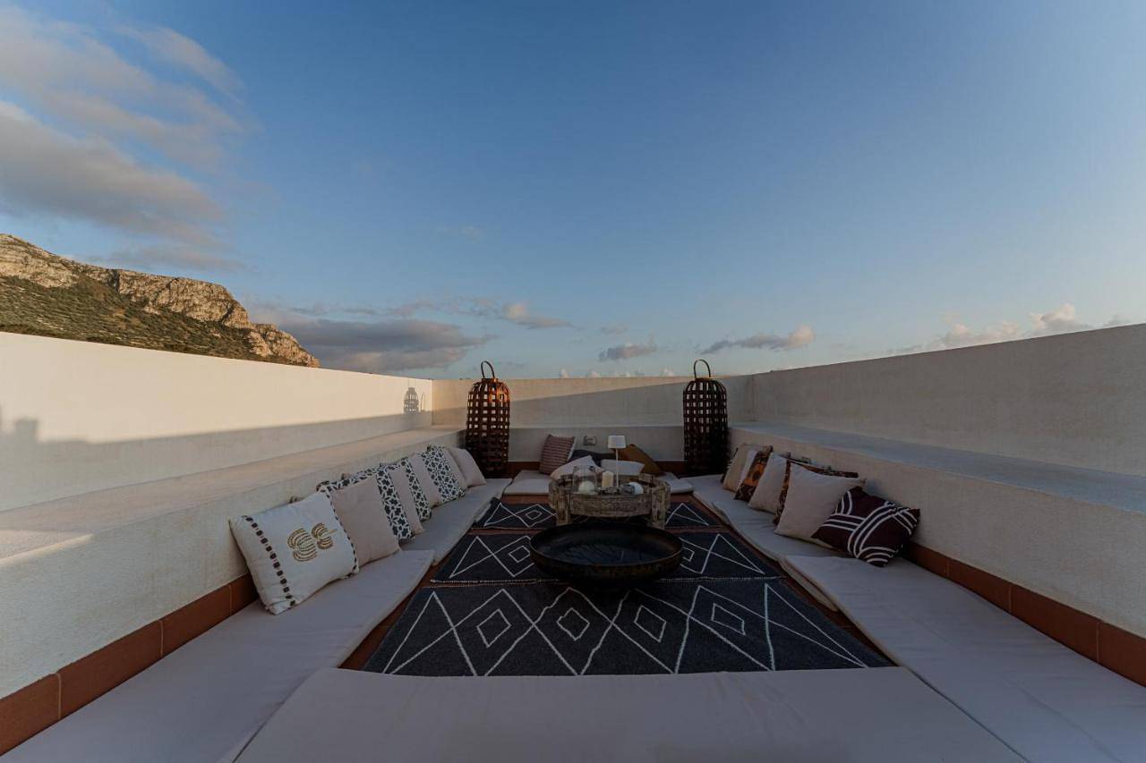 Villa Elisa, jacuzzi & sunset terrace in Favignana