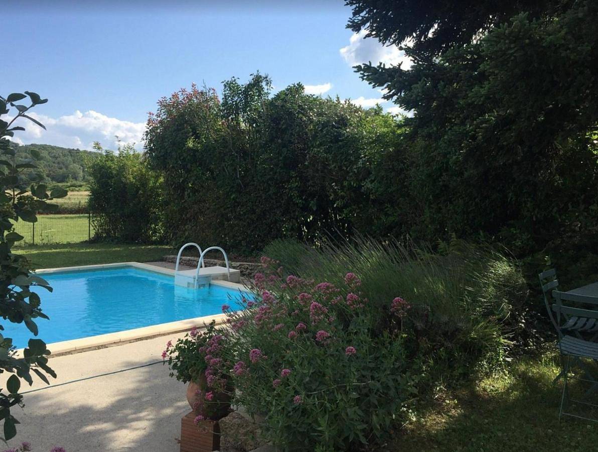Jardin avec vue, grande piscine et mas divisé in Chabrillan, Région de Die