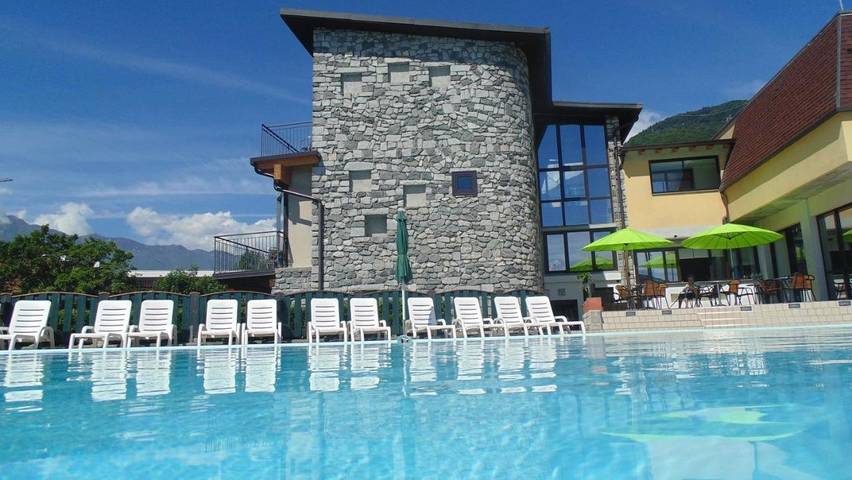 Hotel für 4 Personen, mit Garten und Kinderpool sowie Ausblick und Pool, mit Haustier am Comer See - 2