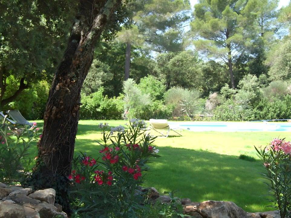 Bb 5 km Aix-en-Provence - Les Lauriers in Saint-Marc-Jaumegarde, Région d'Aix-en-Provence