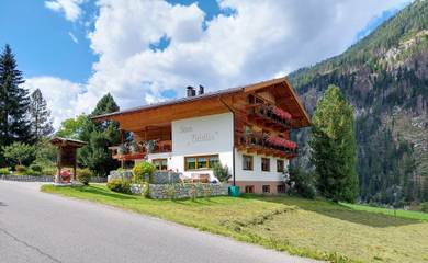 Ferienwohnung für 2 Personen, mit Ausblick und Balkon sowie Garten, kinderfreundlich in Sankt Jakob in Defereggen