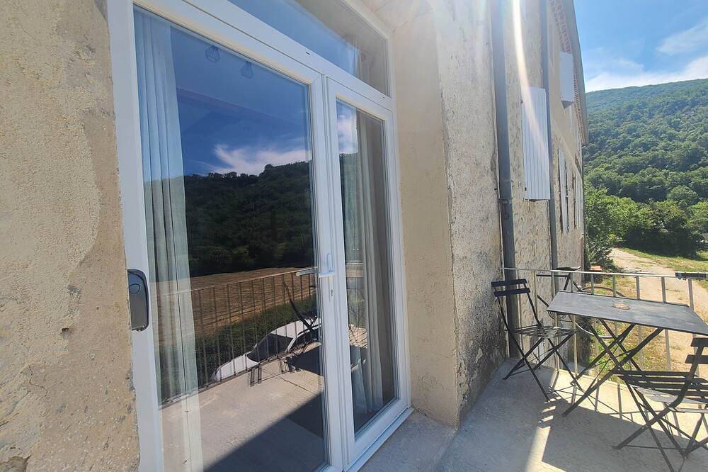 Entire apartment, Gîte 7 / 42m2 in Montbrun-les-Bains, Nyons region