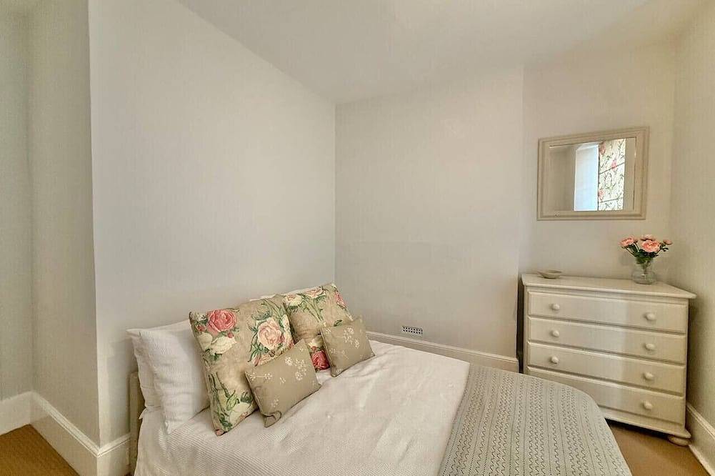 2 Bedroom Character Home in Central Topsham in Topsham, Devon