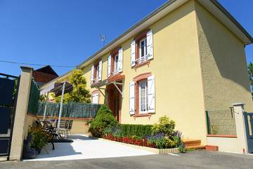 Gîte pour 5 personnes, avec jardin à Orleix