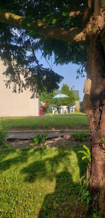 Location de vacances pour 4 personnes, avec Terrasse ainsi que Jardin et Vue à Henvic