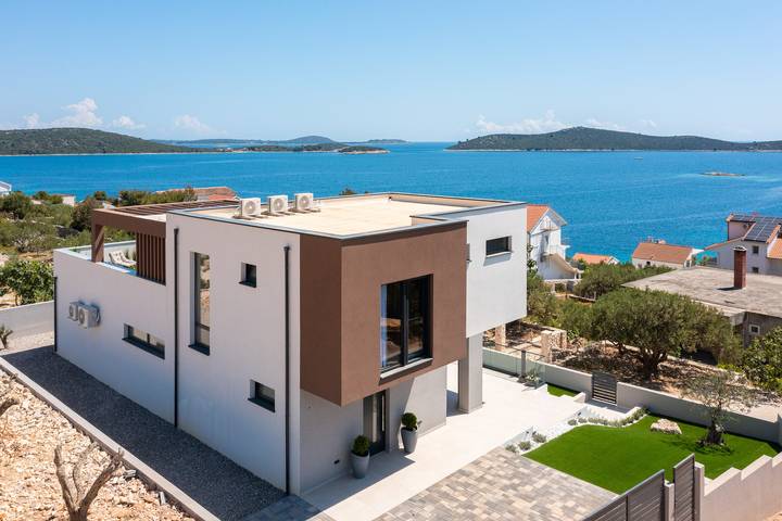 Villa für 8 Personen, mit Garten und Pool sowie Balkon in Marina - 3