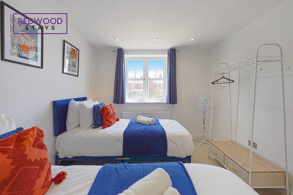 Huge House, Contractors/Families, 2X Free Parking in Rushmoor, Hampshire