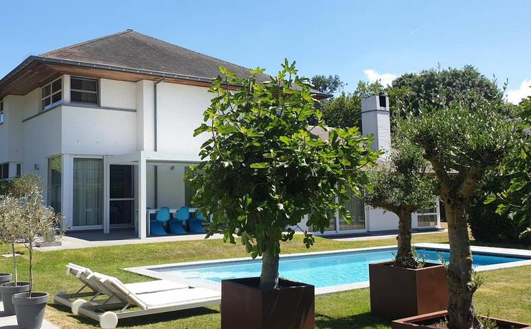 Villa pour 10 personnes, avec Terrasse et Jardin ainsi que Piscine et Vue à Gistel
