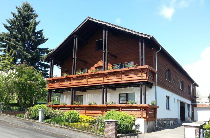 Ferienwohnung für 9 Personen, mit Balkon und Terrasse sowie Garten und Ausblick