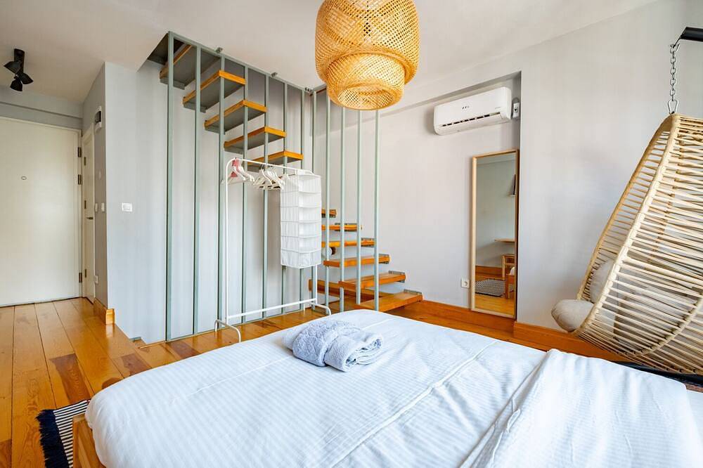 Ganze Wohnung, Central Elevator Building - 2 Apartments Combined - 5 Bathrooms - Prime Location in Beyoğlu, Kuloğlu Mahallesi