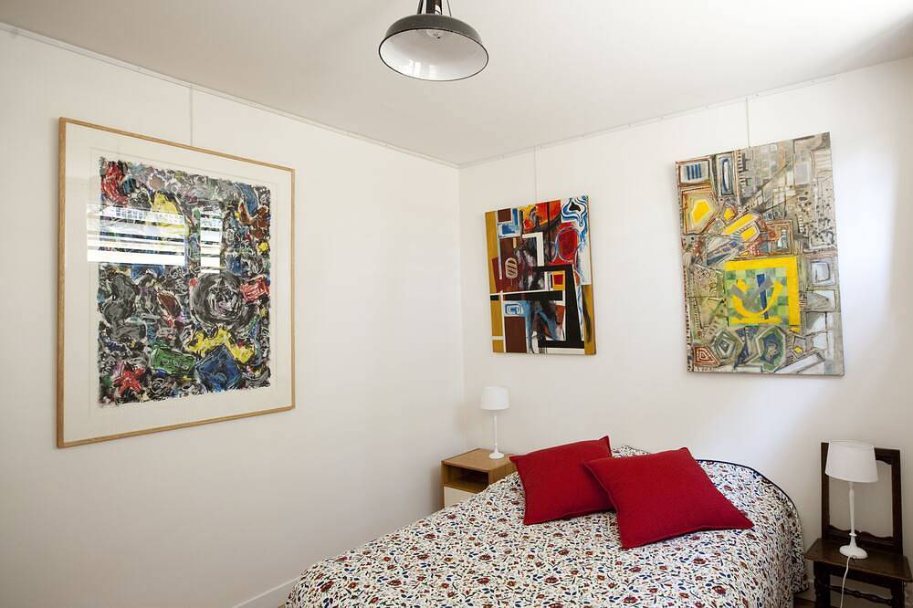 A charming guest house in a garden 500m from Paris in Malakoff, Hauts-de-Seine