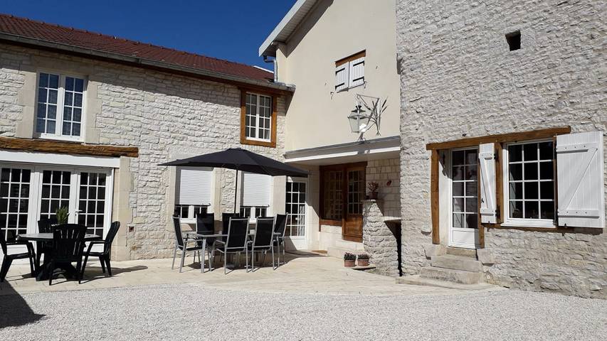 Chambre d’hôte pour 2 personnes, avec jardin dans Haute-Marne