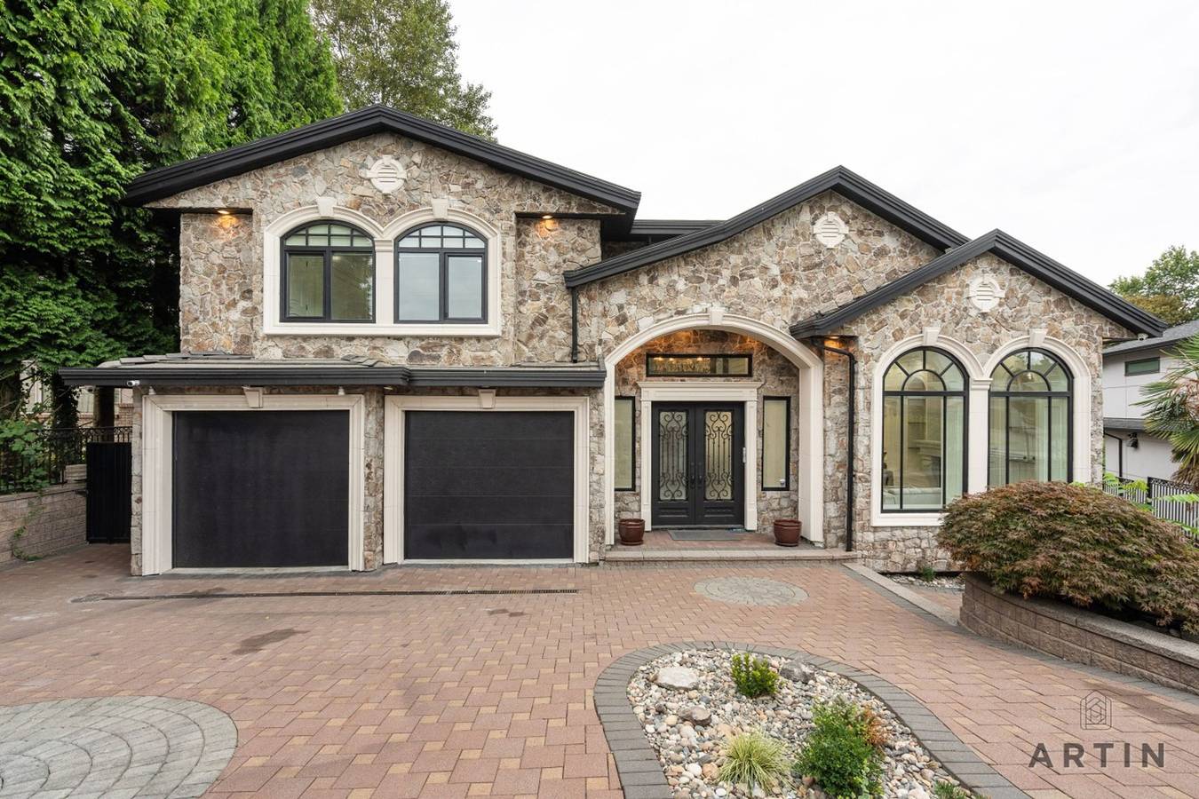 Grand Burnaby 5Br Retreat | Movie Room & Sauna in Burnaby, Columbia Británica
