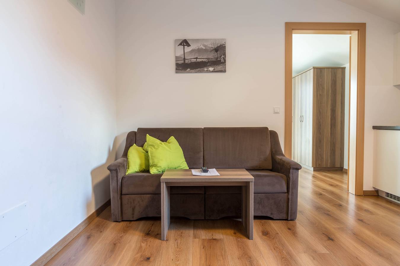 Ganze Wohnung, Ferienwohnung "Haller Hof A" mit Bergblick, Wlan & Parkplatz vorhanden in Dorf Tirol, Texelgruppe