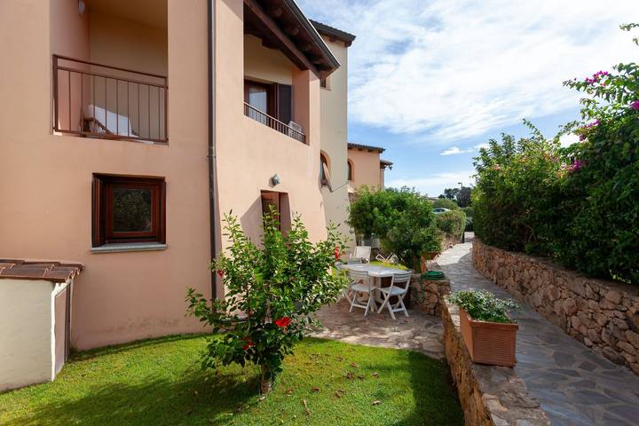 Gîte pour 2 personnes, avec jardin à Monte Petrosu - 2