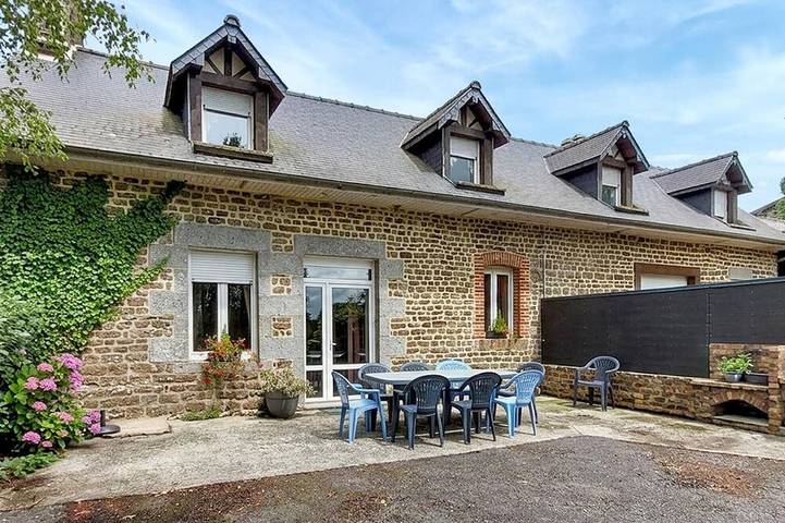 Location de vacances pour 6 personnes, avec jardin à La Chapelle-Urée