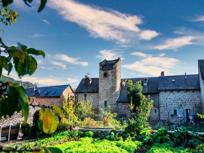 Gîte pour 4 personnes, avec jardin et piscine, adapté aux familles à Saint-Étienne-du-Valdonnez - 2