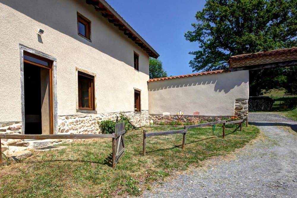 Maison de charme avec terrasse et jardin, enfants et animaux acceptés in Panissières, Montbrison