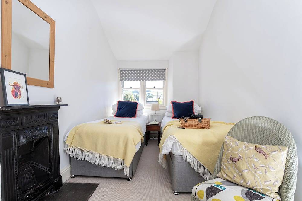 New! Stylish period cottage near town with log burner, parking, garden. in Kendal, Lake District