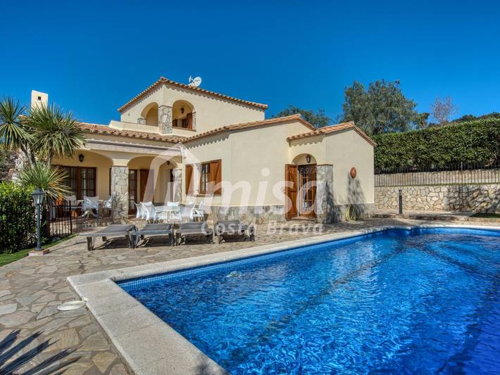 Ferienhaus für 7 Personen, mit Meerblick und Garten sowie Pool - 1