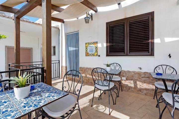 Camera 'La Rocca 2' con terrazza privata, Wi-Fi e aria condizionata in San Vito Lo Capo, Provincia di Trapani
